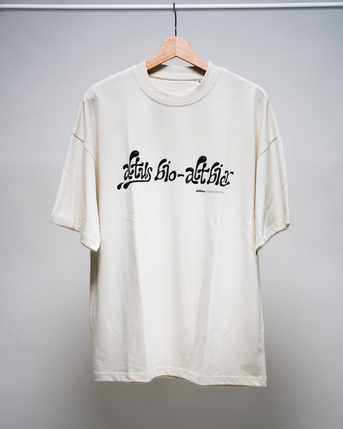 Unisex Shirt "Designed by Etuk" | Bio-Baumwolle, Oversized